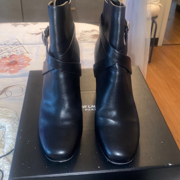 All black with sliver YS SMALL LOGO on each side of boot - Picture 2 of 5